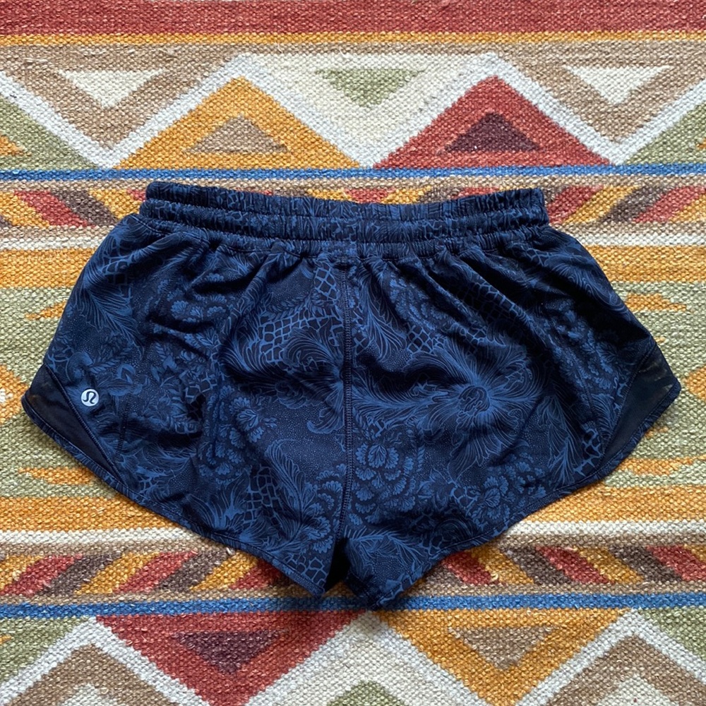 Lululemon Black Shorts With Pattern - image 3